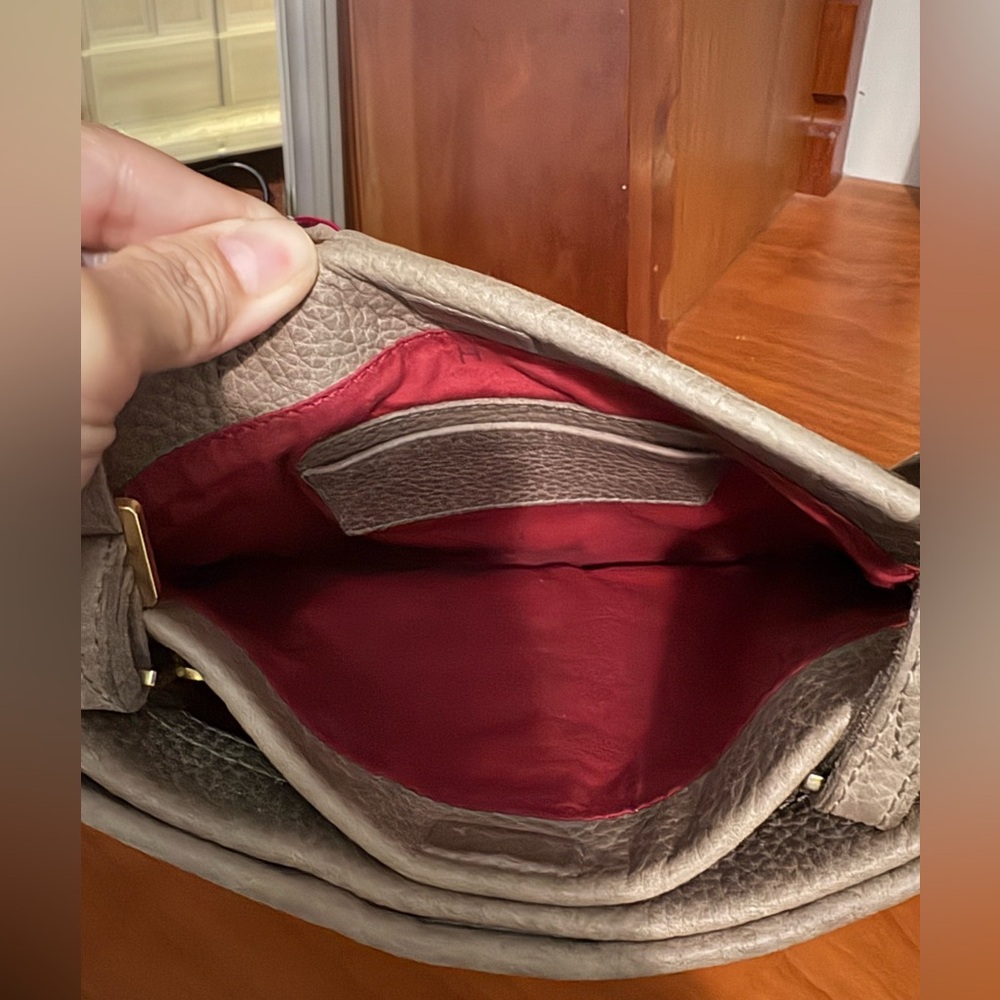 Hammitt Duke 3 Pocket Pebbled Leather w/ Gold Trivets - Picture 5 of 6